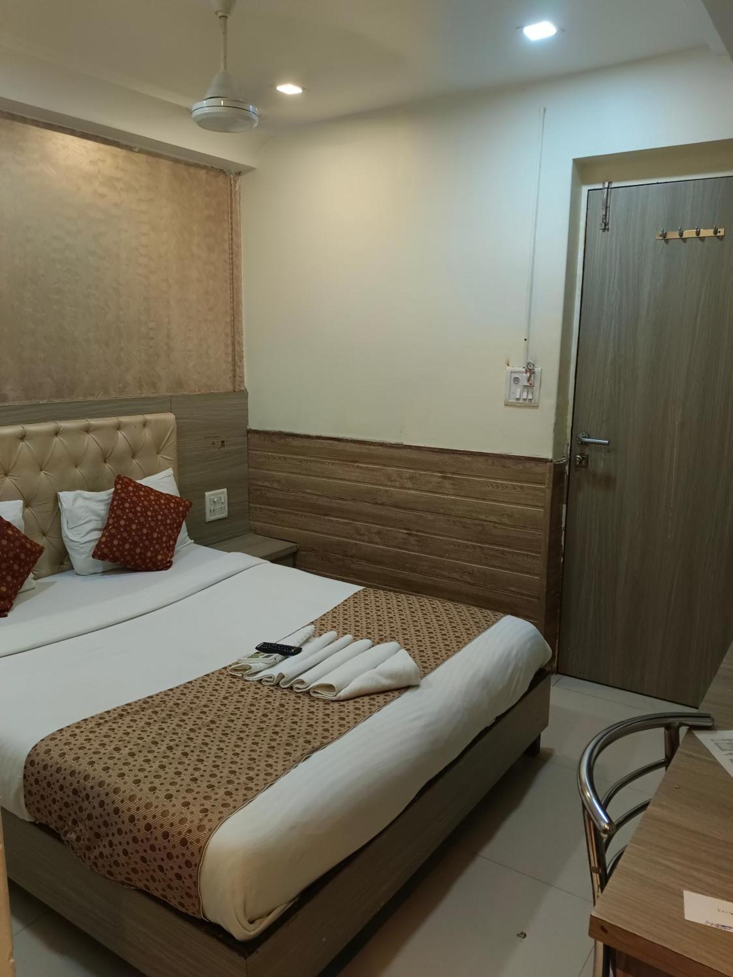Hotel Time Gold Near Domestics Airport Mumbai Ngoại thất bức ảnh